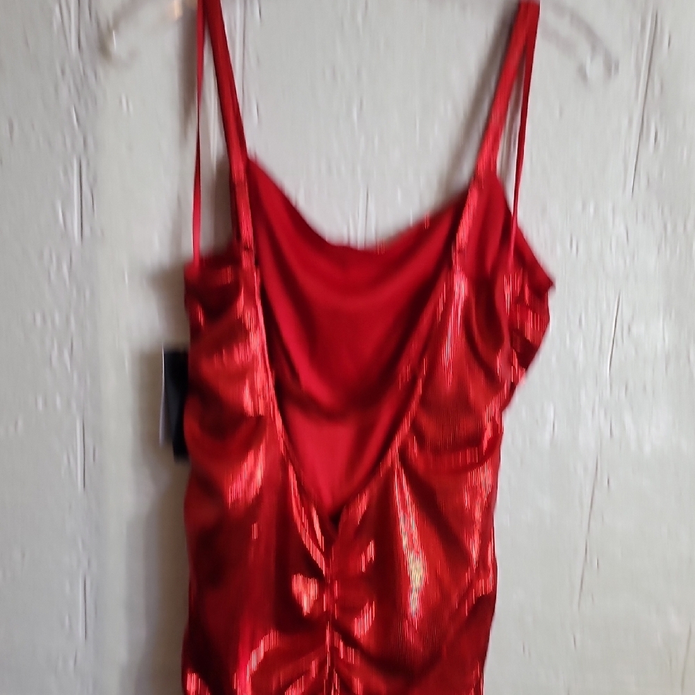 Elegant Red Draped Dress - Picture 6 of 10